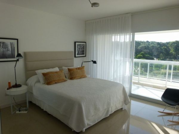 Excepcional departamento en alquiler con cuatro suite en primera fila de Playa Brava.